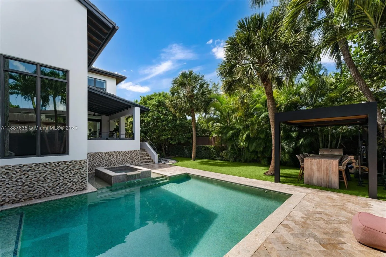 330 Caribbean Rd