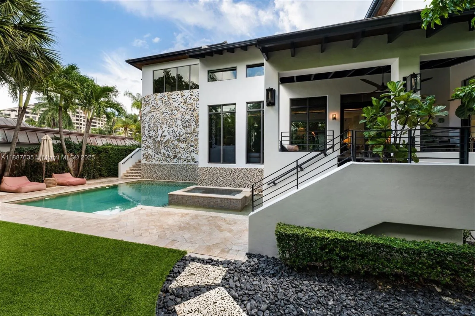 330 Caribbean Rd