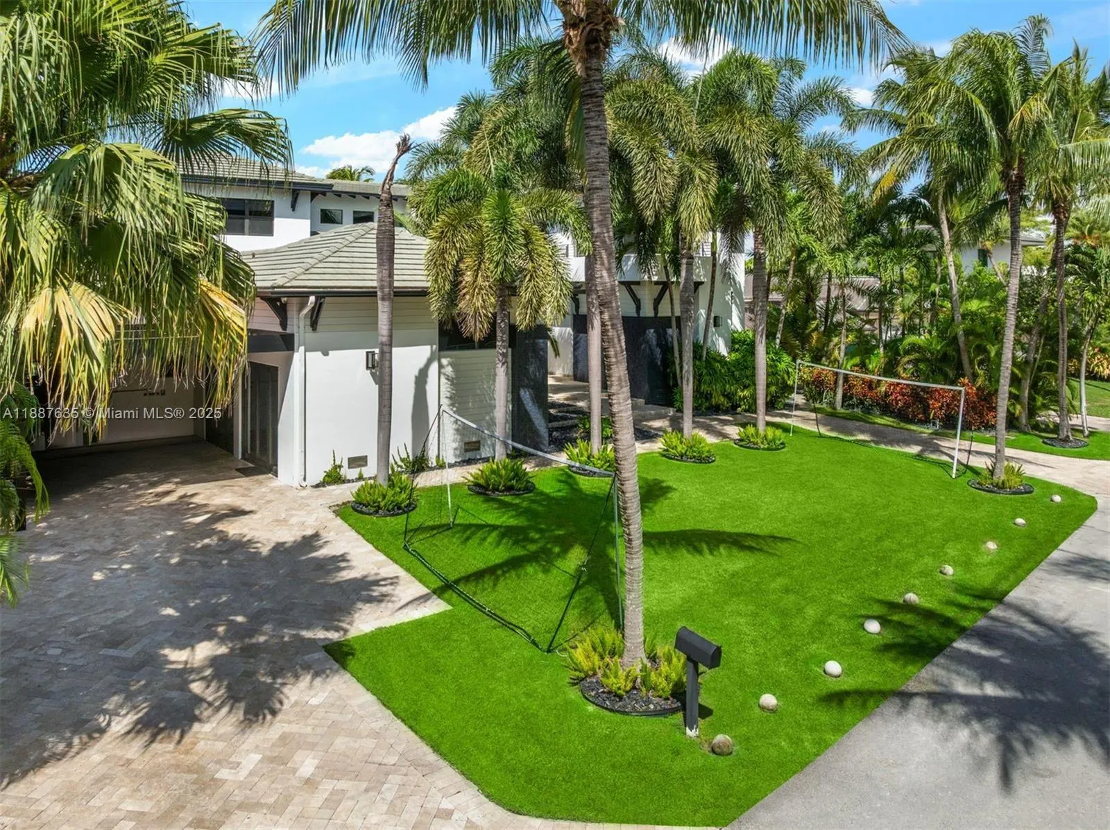 330 Caribbean Rd