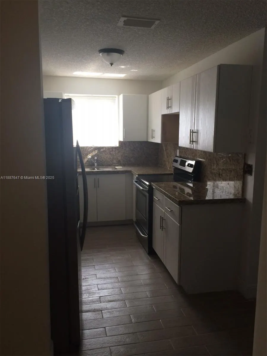 11153 NW 37TH ST