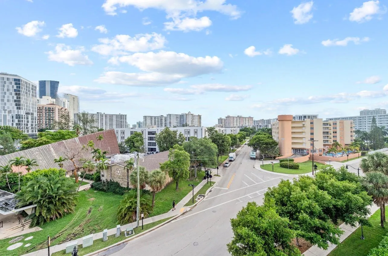 17800 Atlantic Blvd, #PH-3