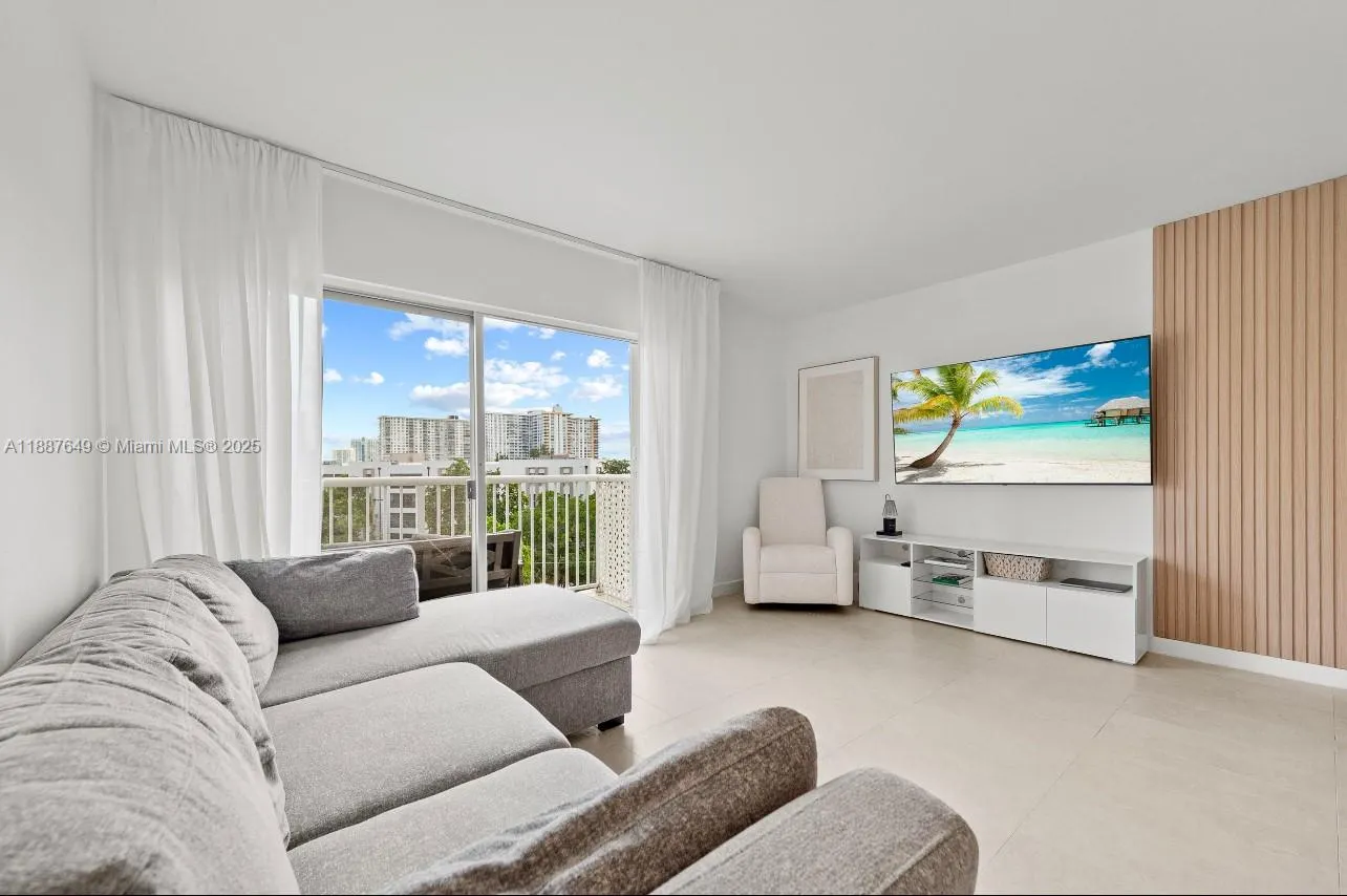 17800 Atlantic Blvd, #PH-3