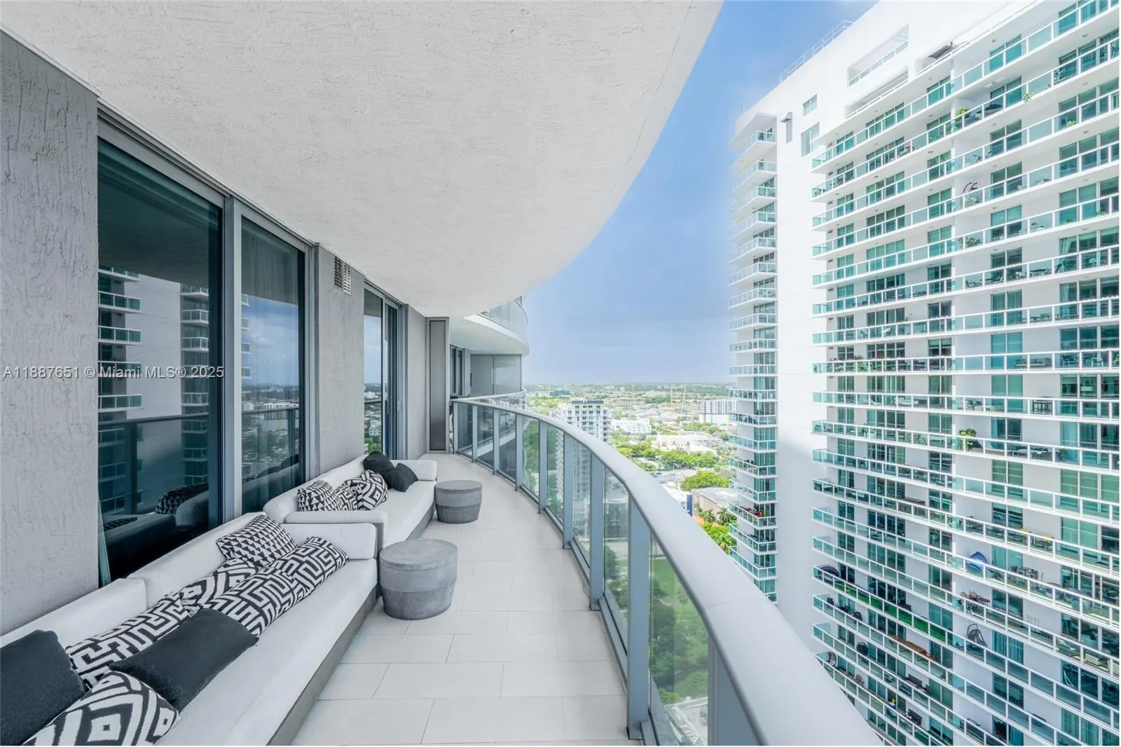 488 NE 18th St, #2612/2615