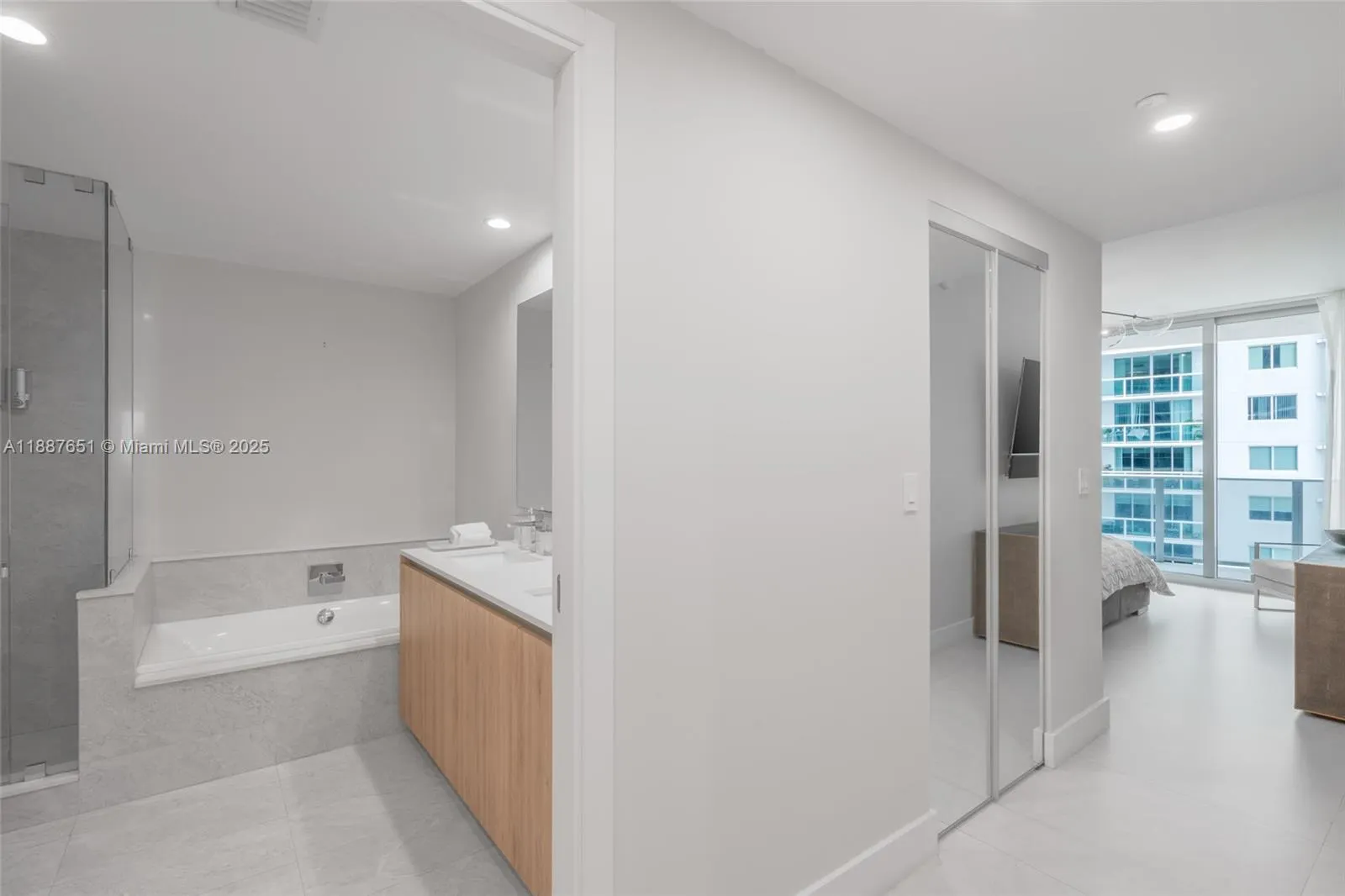 488 NE 18th St, #2612/2615
