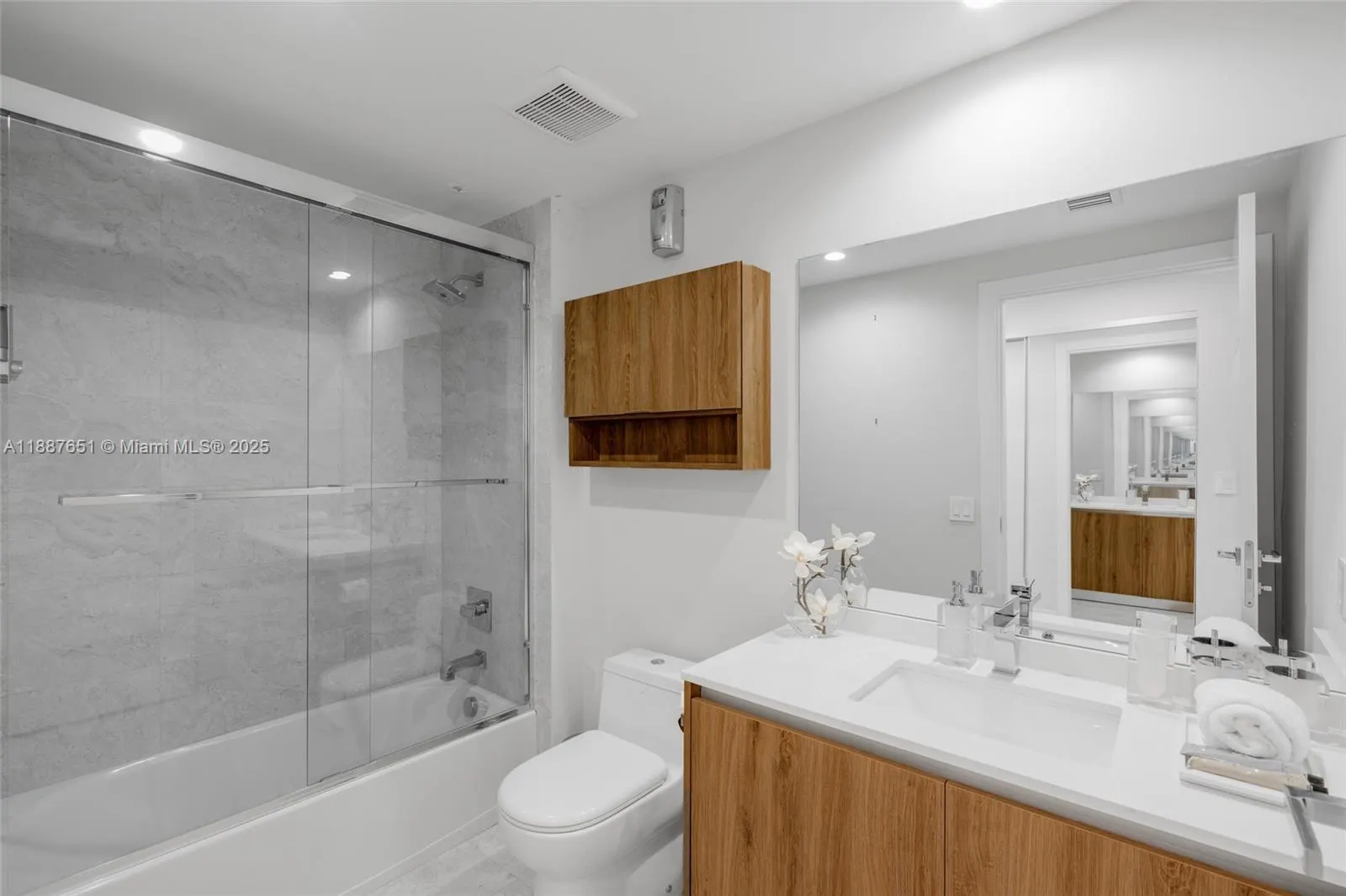 488 NE 18th St, #2612/2615