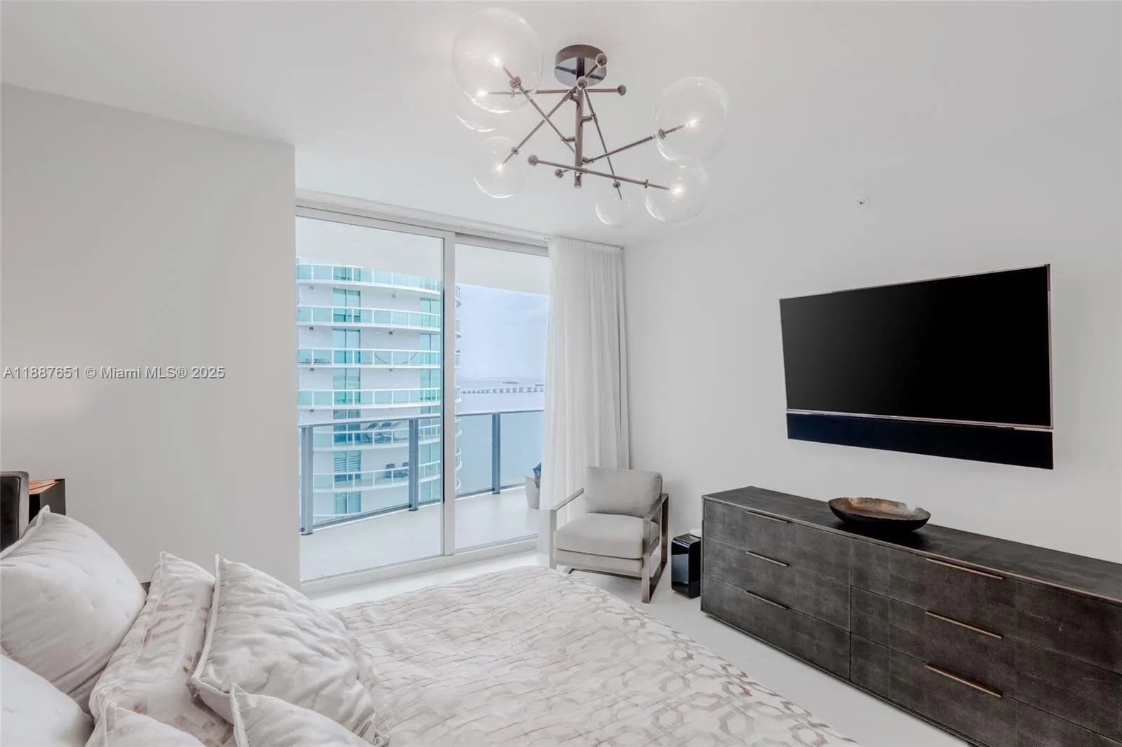 488 NE 18th St, #2612/2615