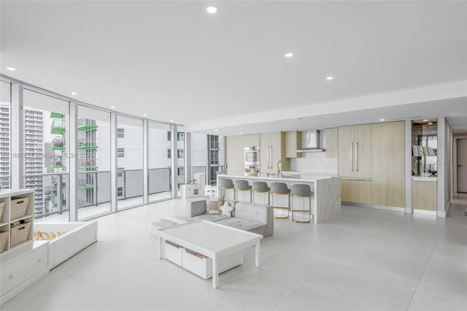 488 NE 18th St, #2612/2615