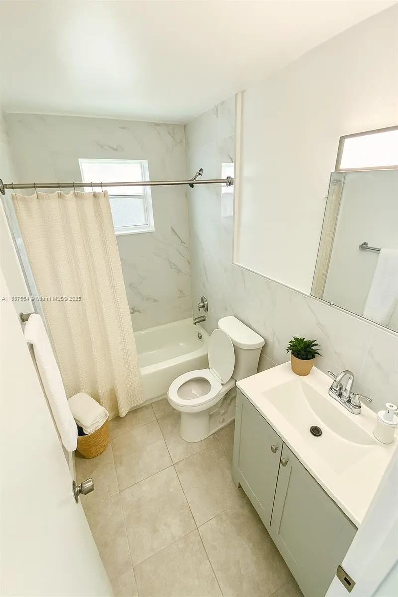 400 NE 1st St, #110