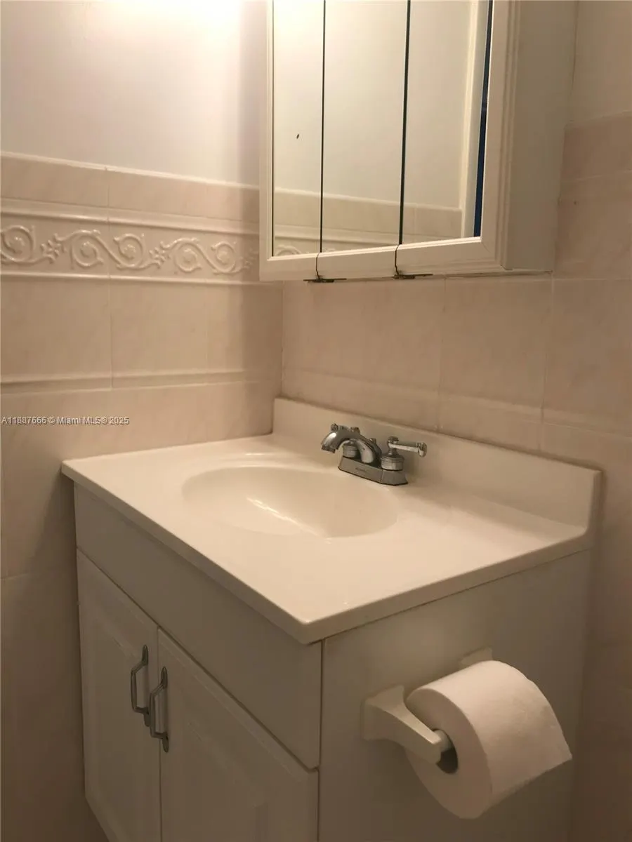 581 Blue Heron Dr, #122-B