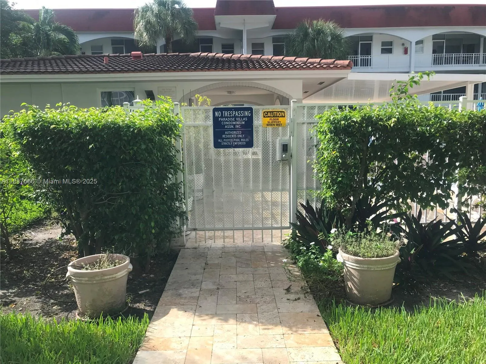 581 Blue Heron Dr, #122-B