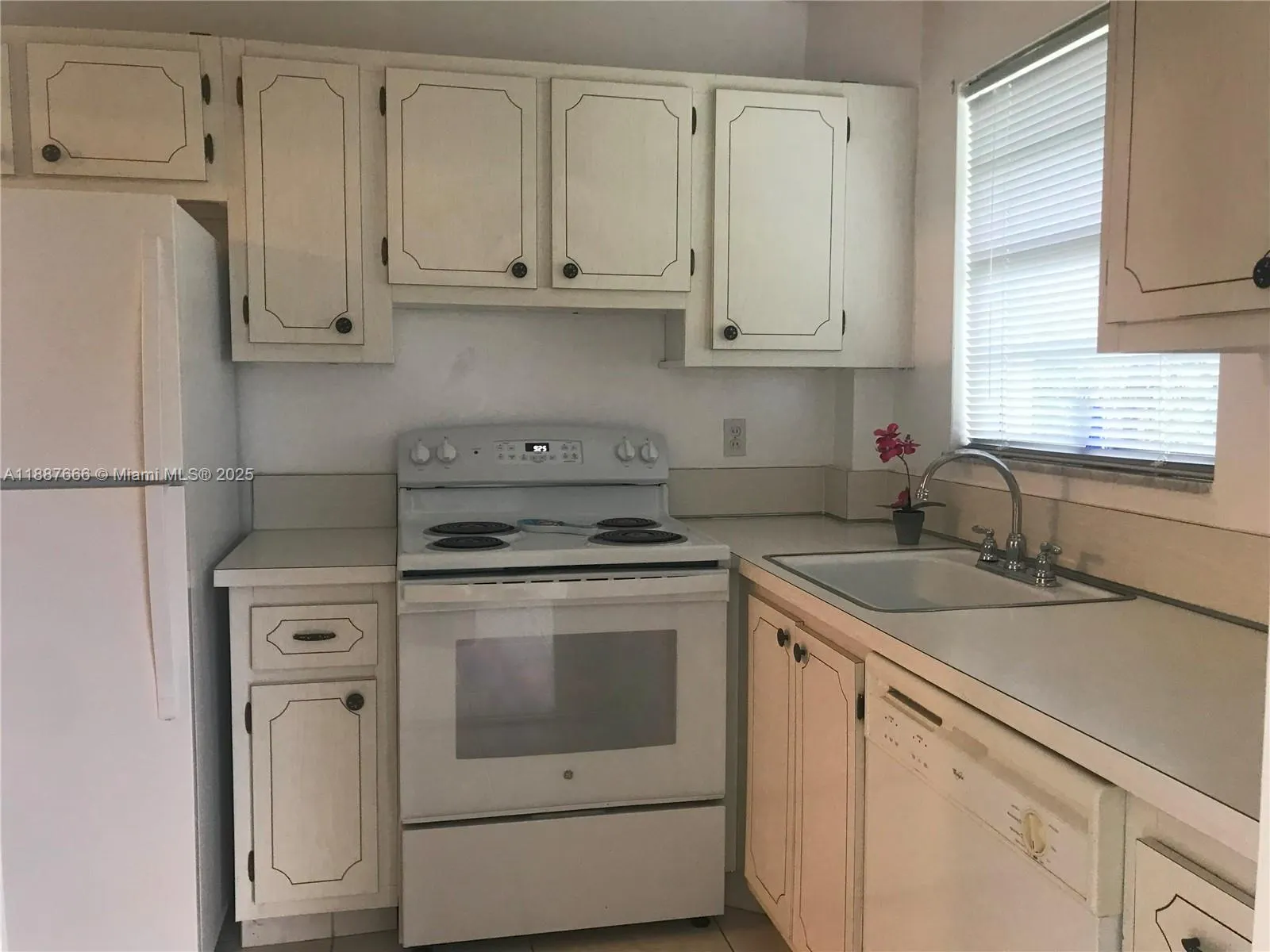 581 Blue Heron Dr, #122-B