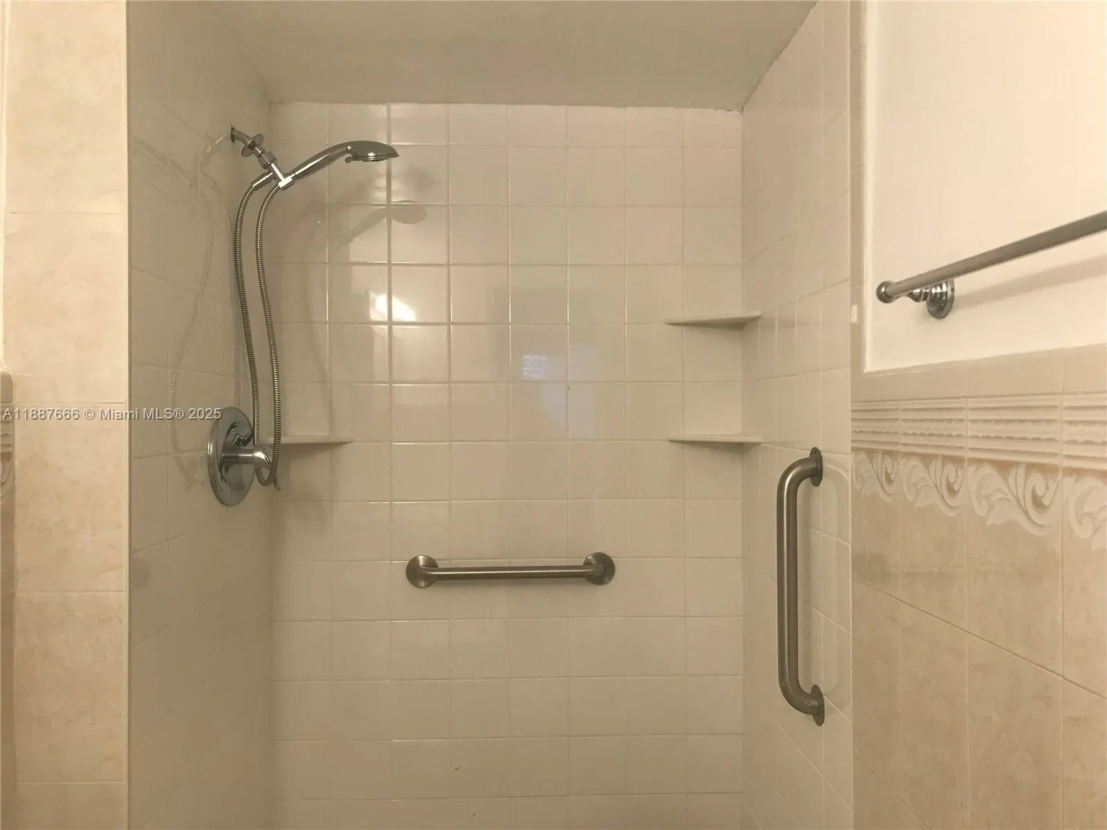 581 Blue Heron Dr, #122-B
