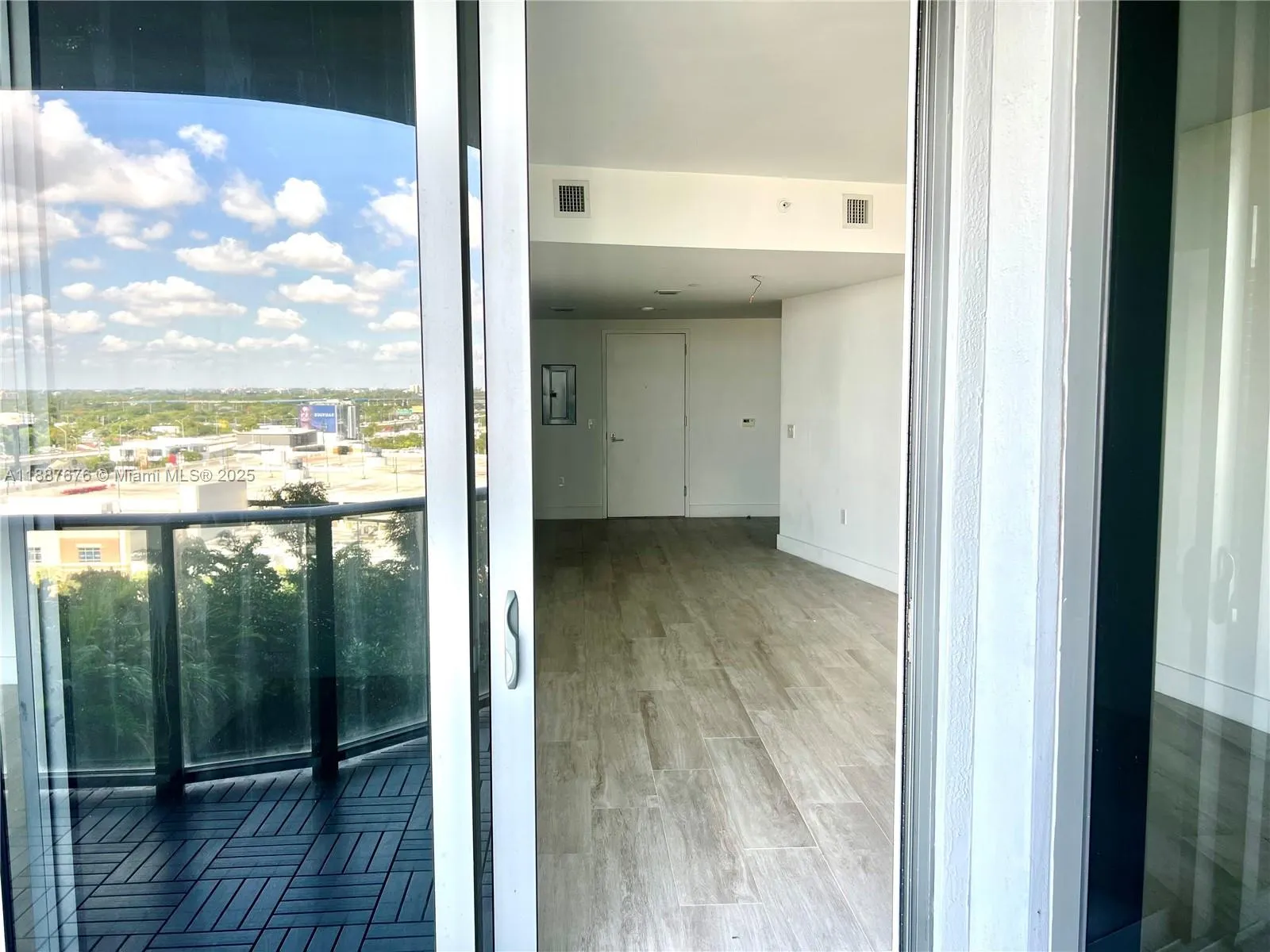 121 NE 34th St, #1114
