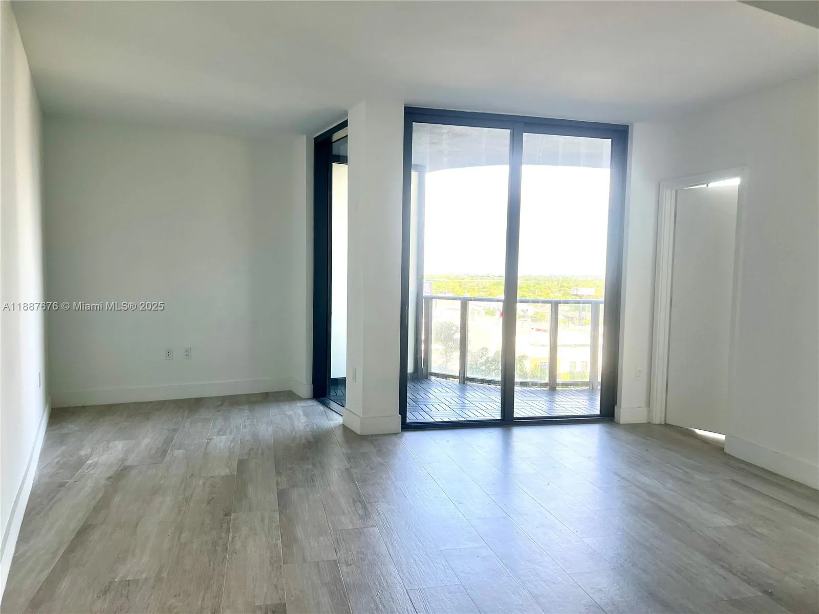 121 NE 34th St, #1114