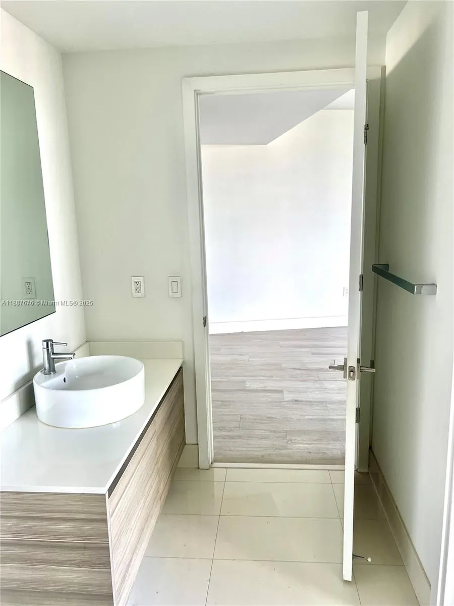 121 NE 34th St, #1114
