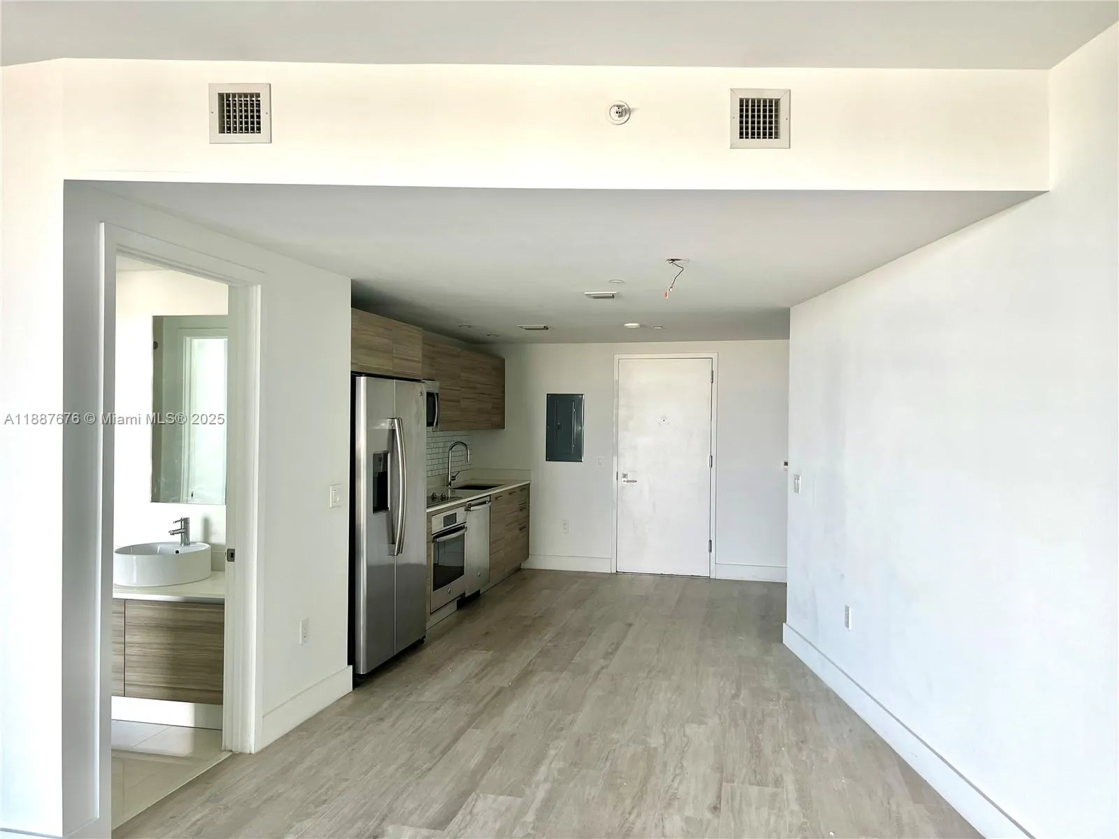 121 NE 34th St, #1114