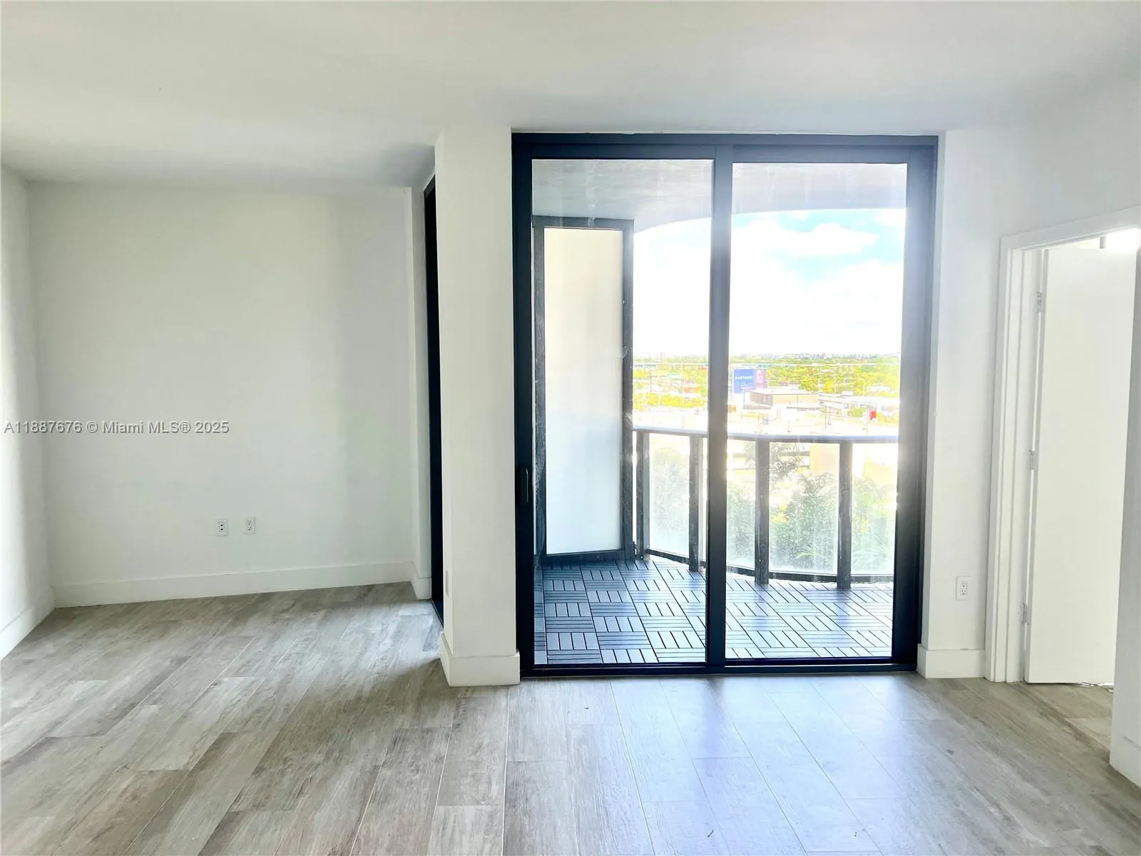 121 NE 34th St, #1114