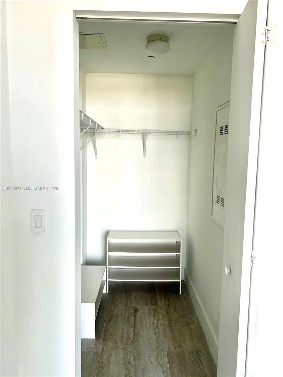 121 NE 34th St, #1114