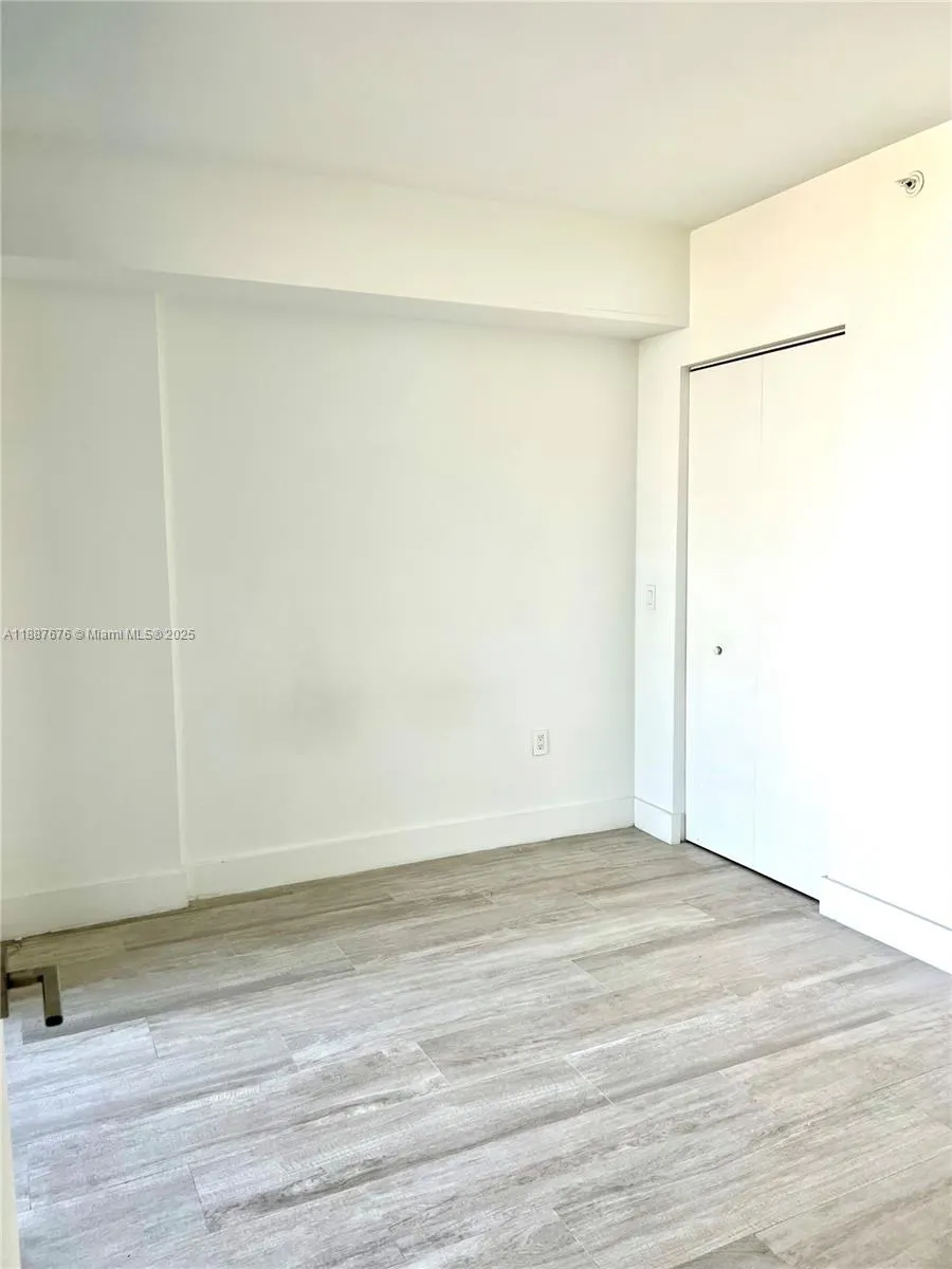 121 NE 34th St, #1114