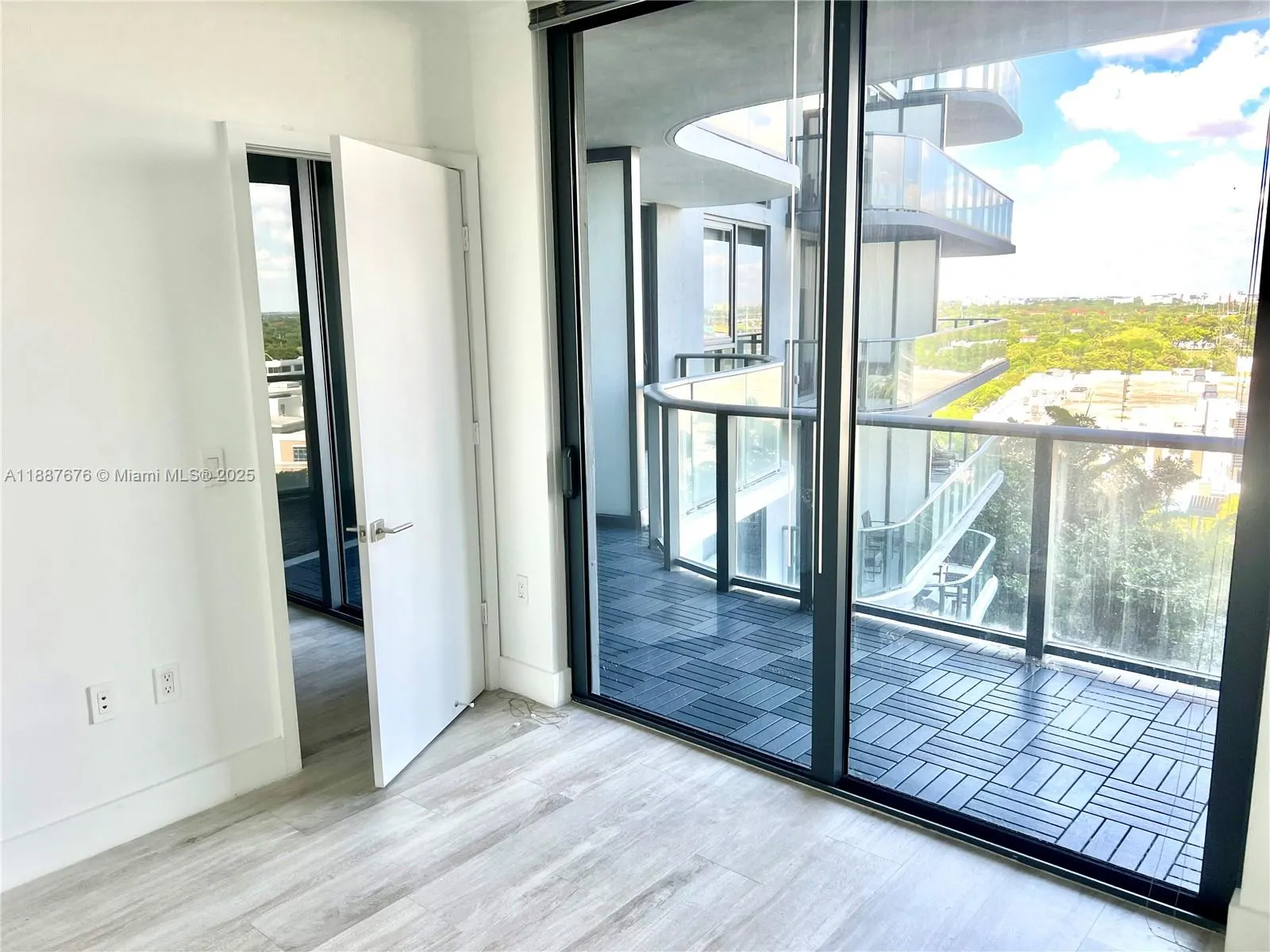121 NE 34th St, #1114