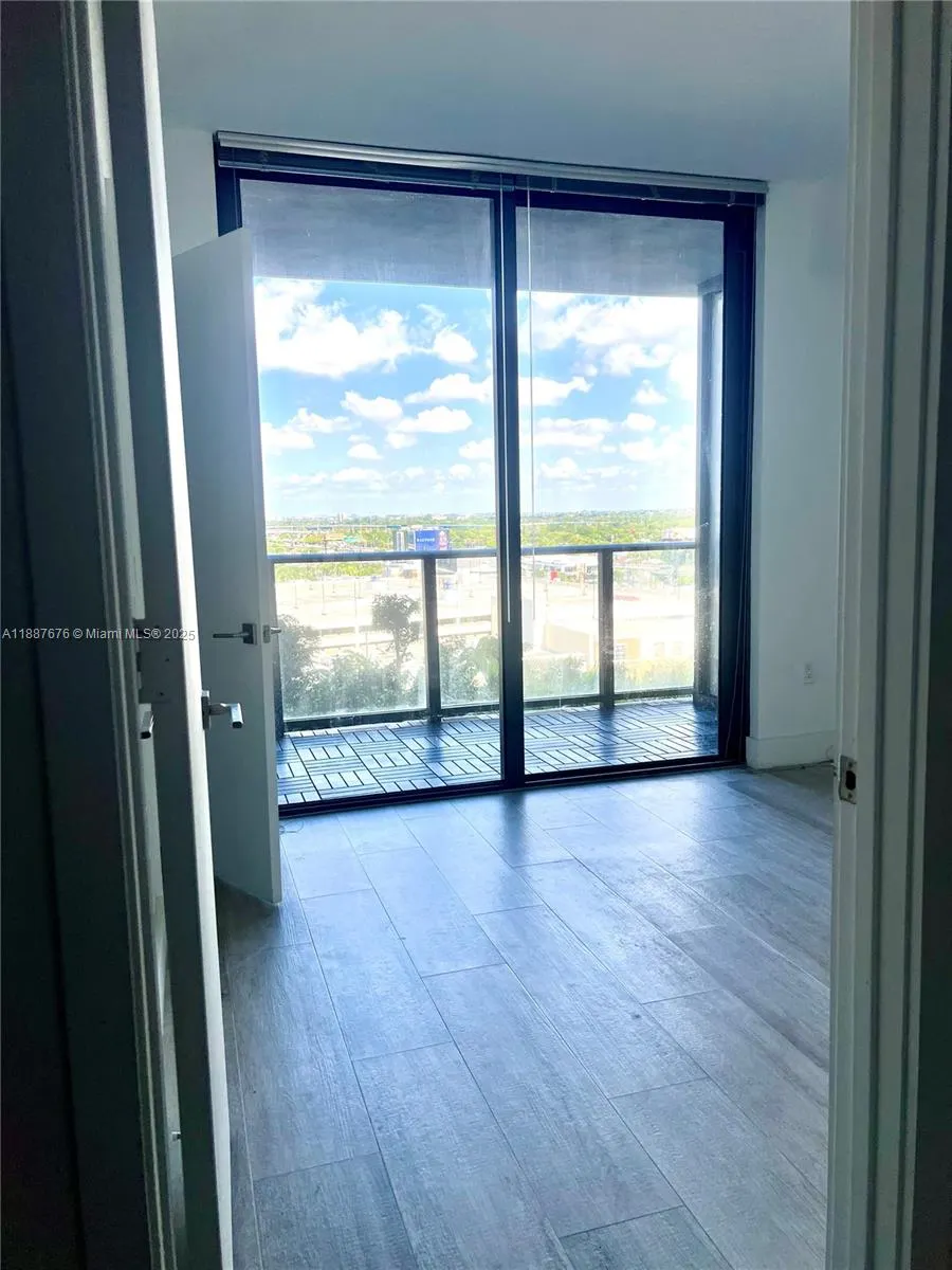 121 NE 34th St, #1114