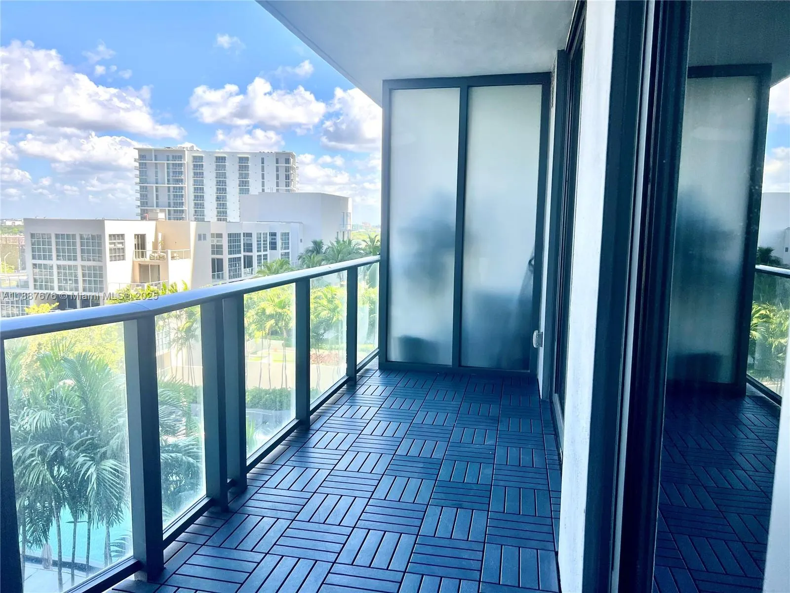 121 NE 34th St, #1114