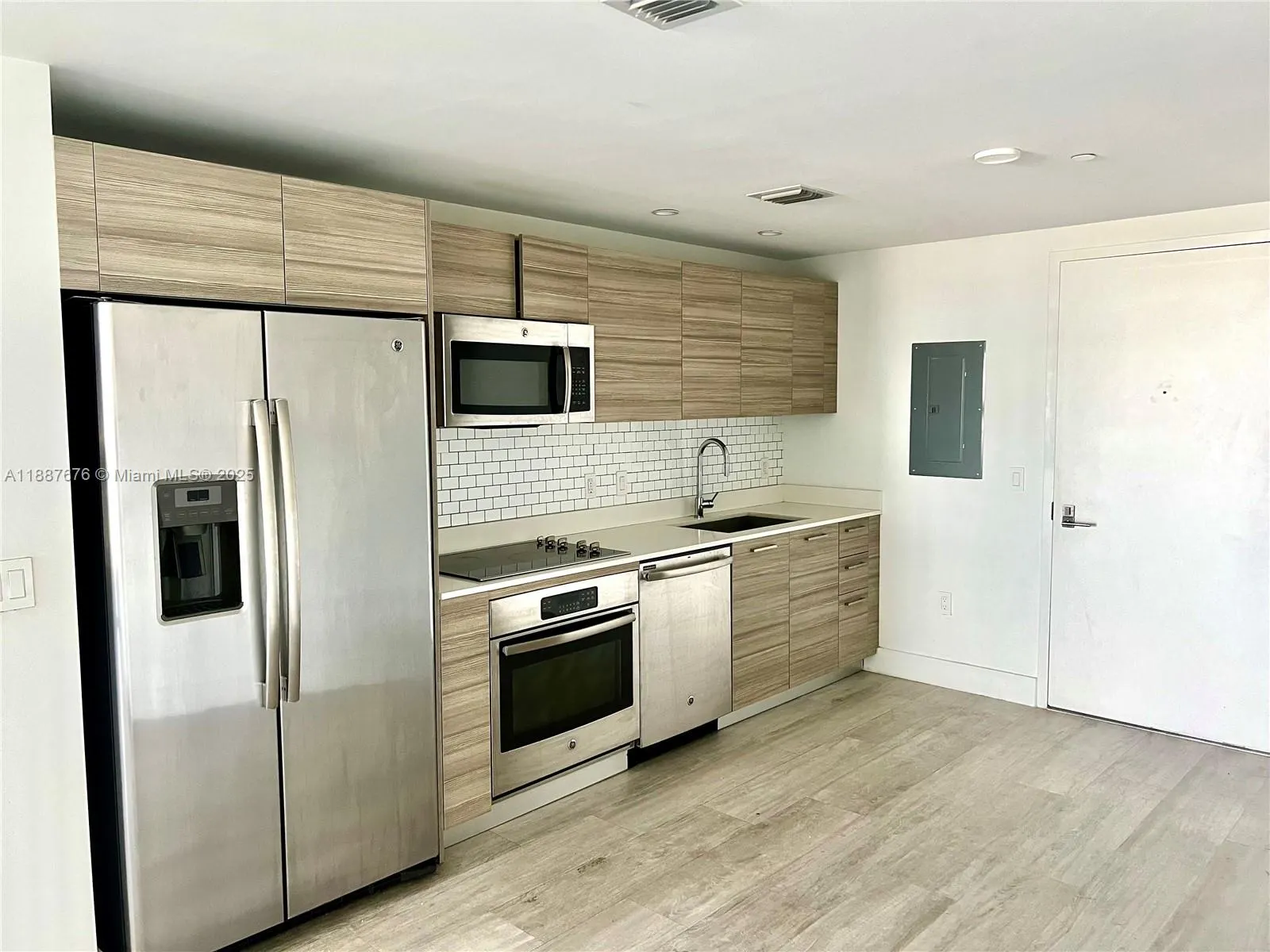 121 NE 34th St, #1114