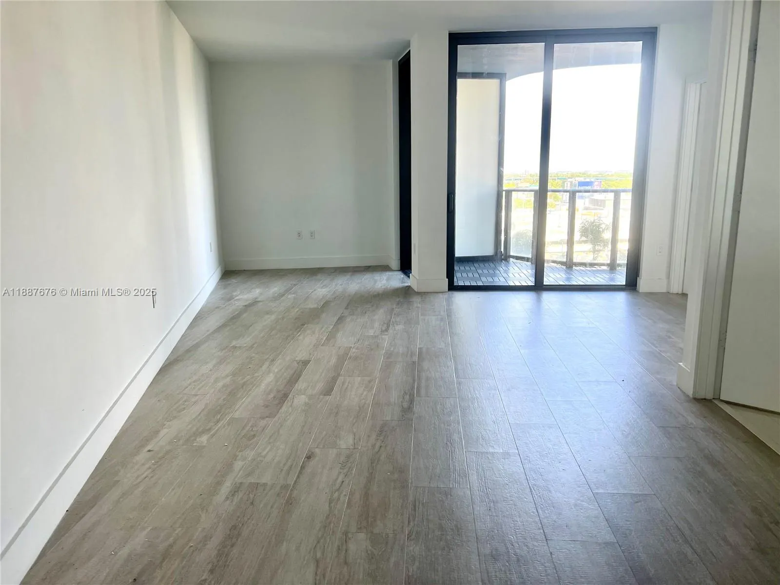 121 NE 34th St, #1114