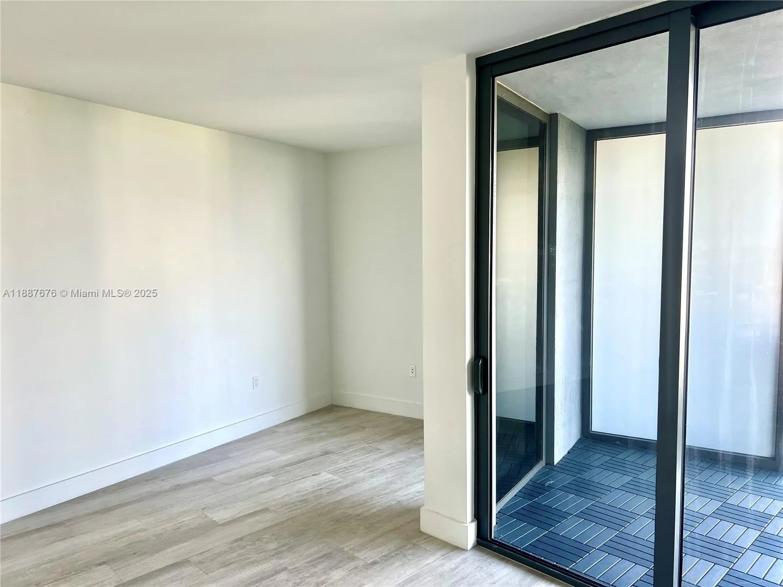 121 NE 34th St, #1114