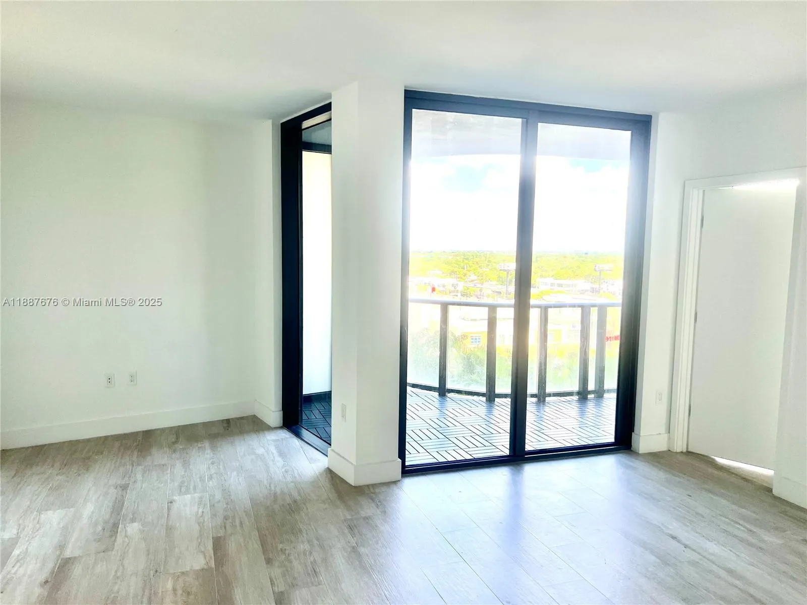 121 NE 34th St, #1114