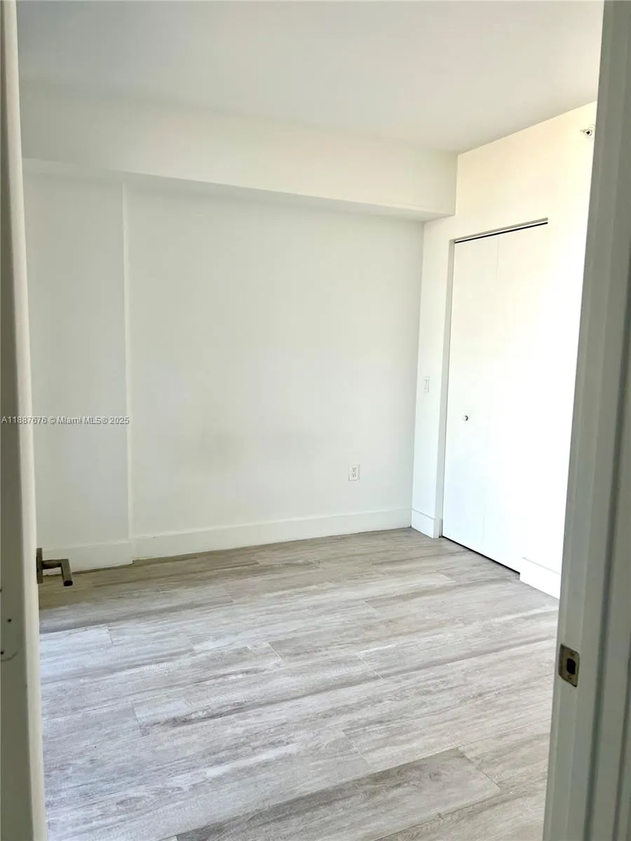 121 NE 34th St, #1114