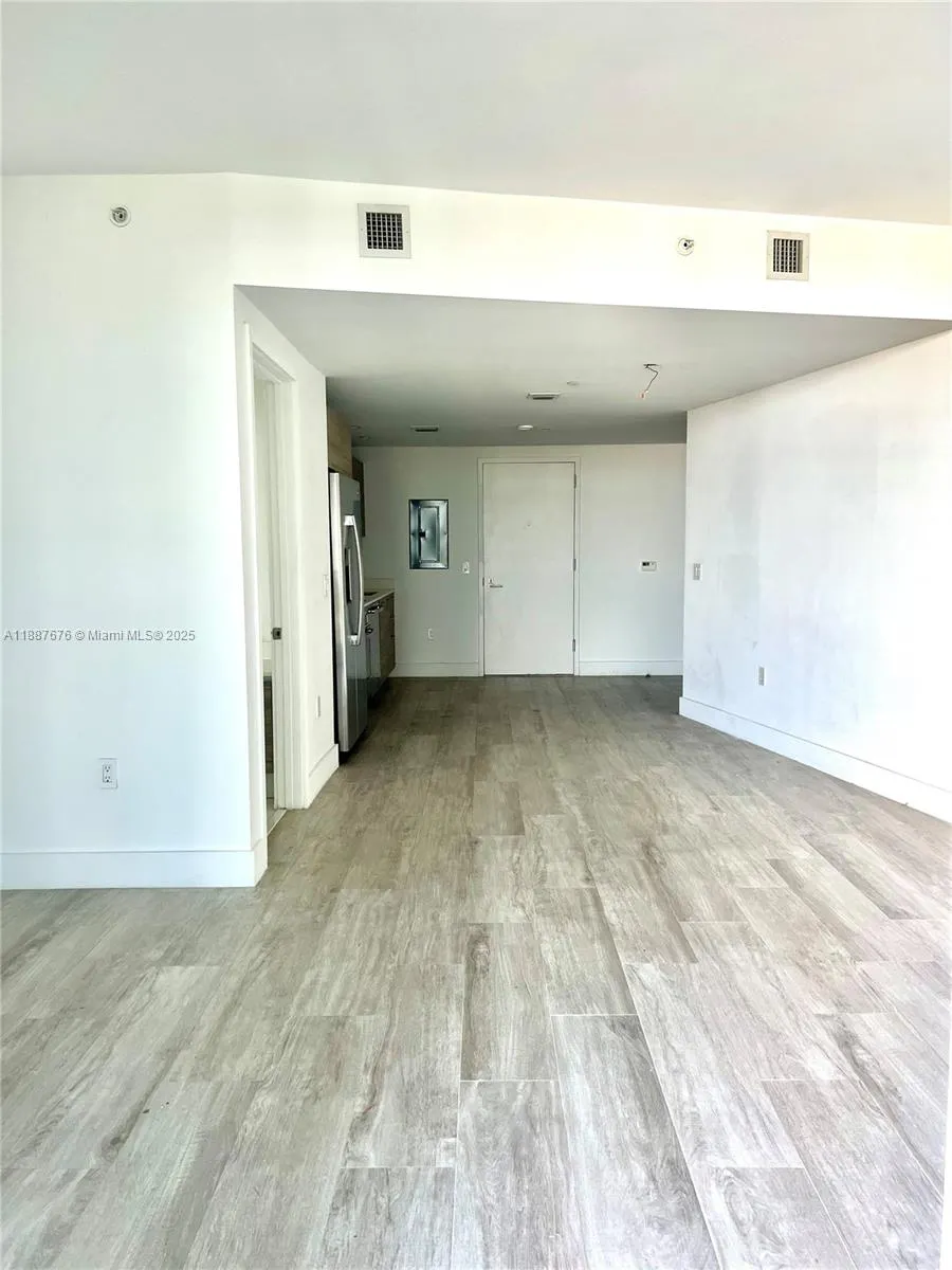 121 NE 34th St, #1114