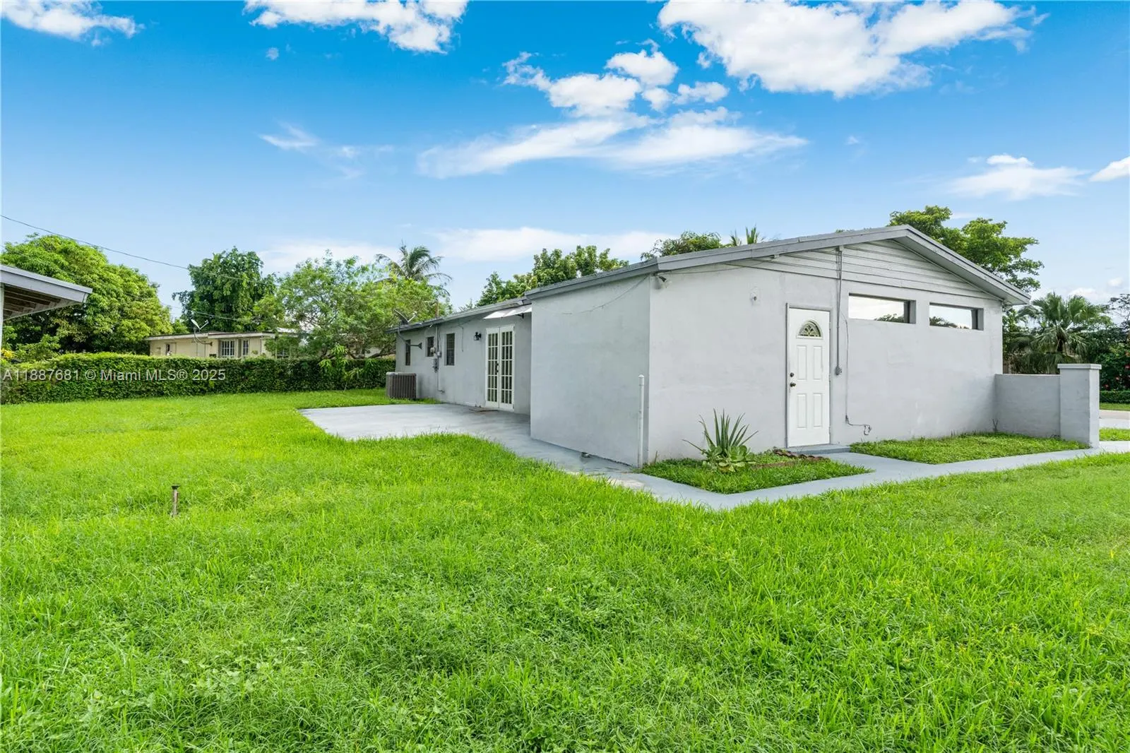 7945 SW 9th Ter