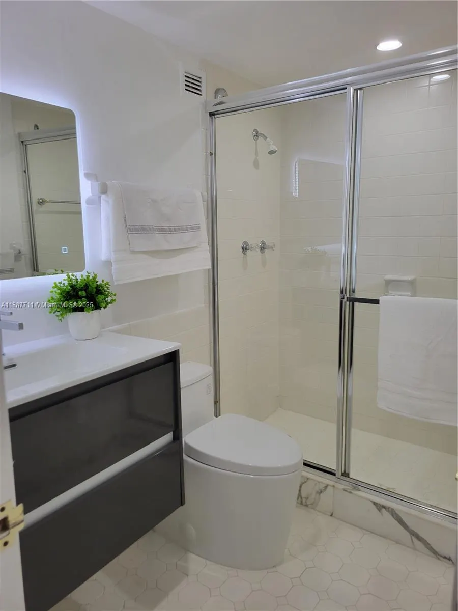 328 N Ocean Blvd, #607