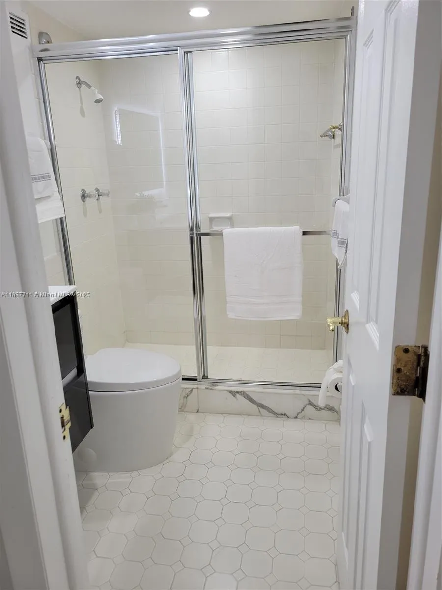 328 N Ocean Blvd, #607