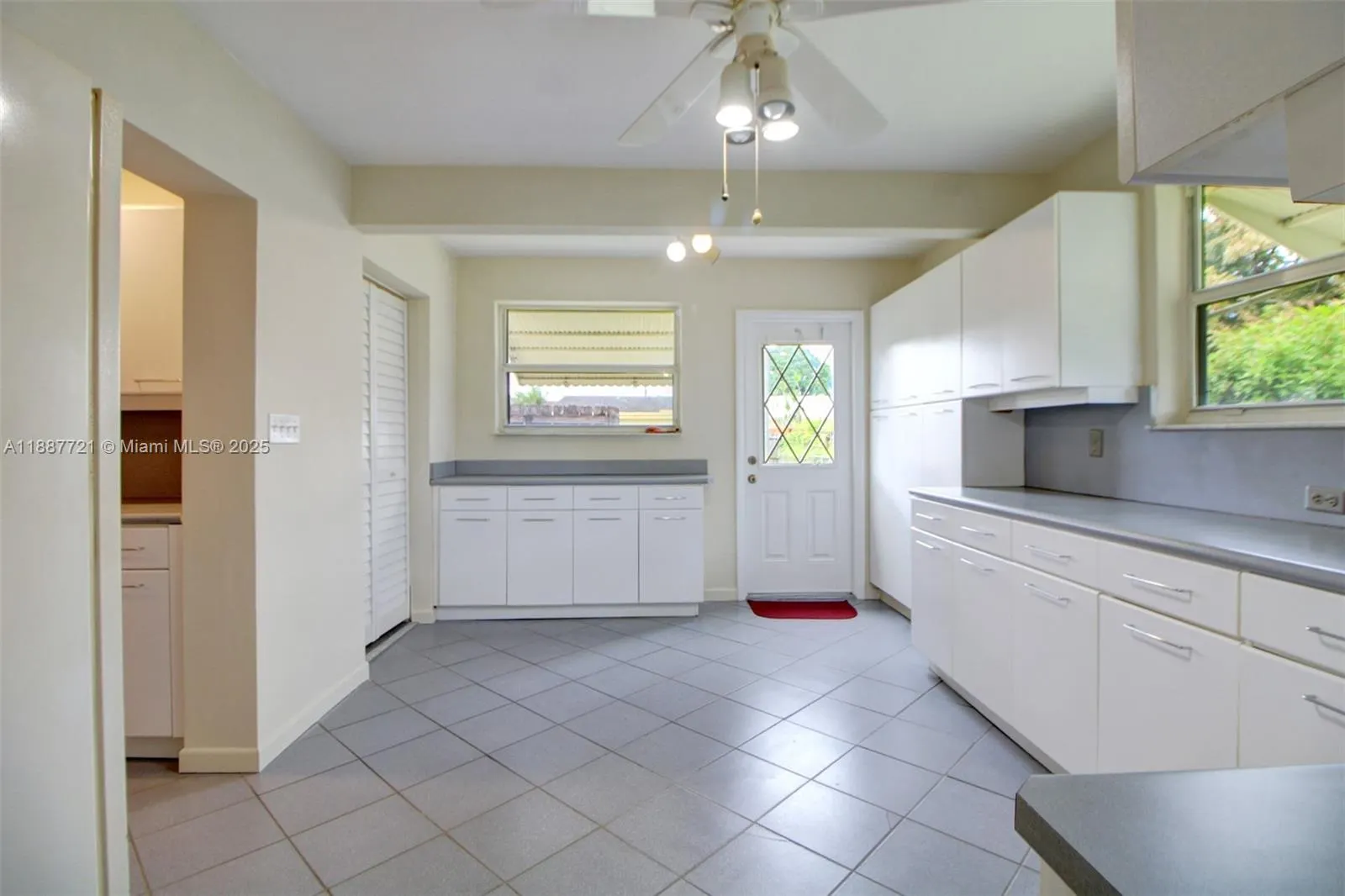 19550 Belview Dr