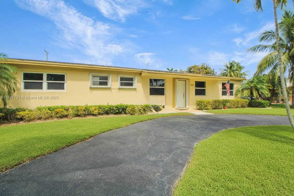 19550 Belview Dr