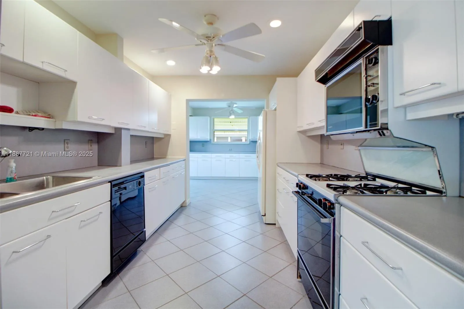 19550 Belview Dr
