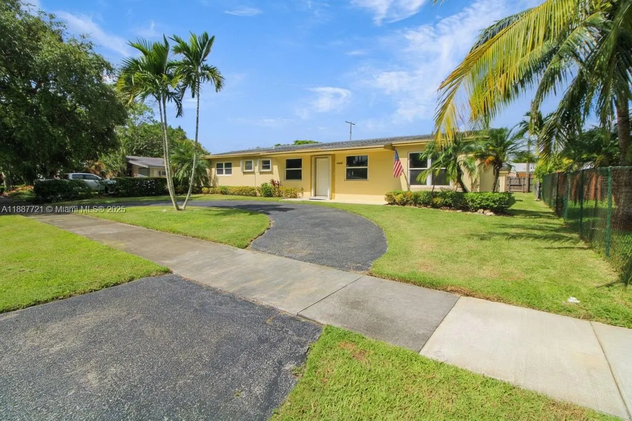 19550 Belview Dr