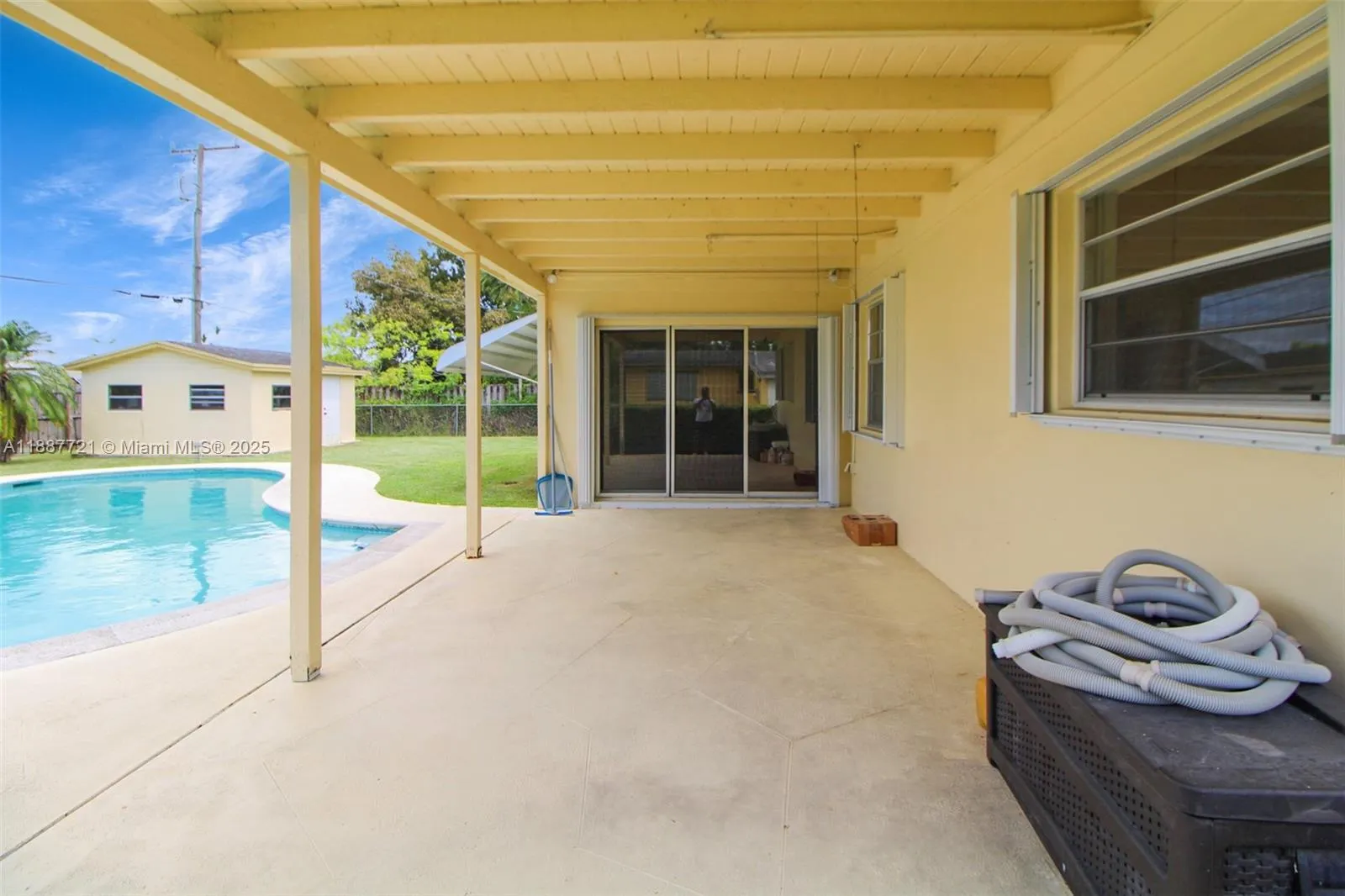 19550 Belview Dr