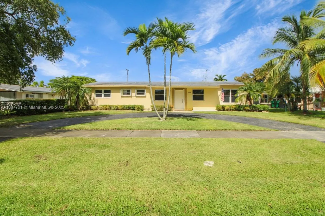 19550 Belview Dr