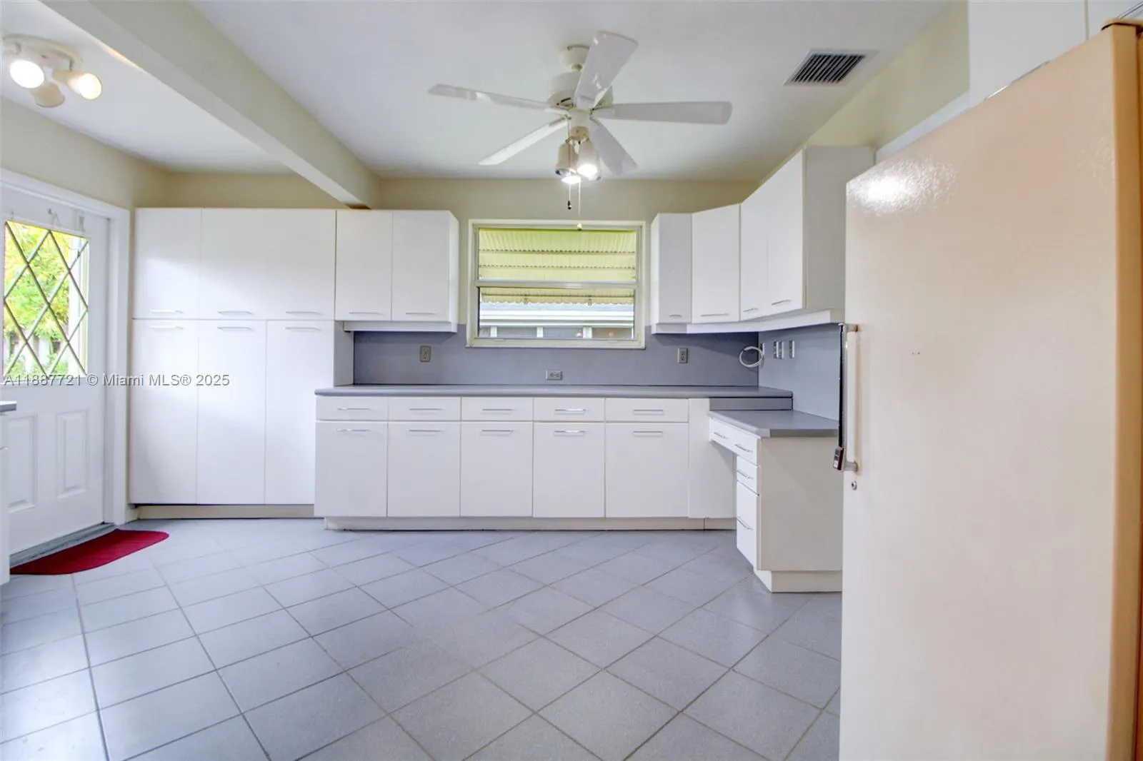 19550 Belview Dr