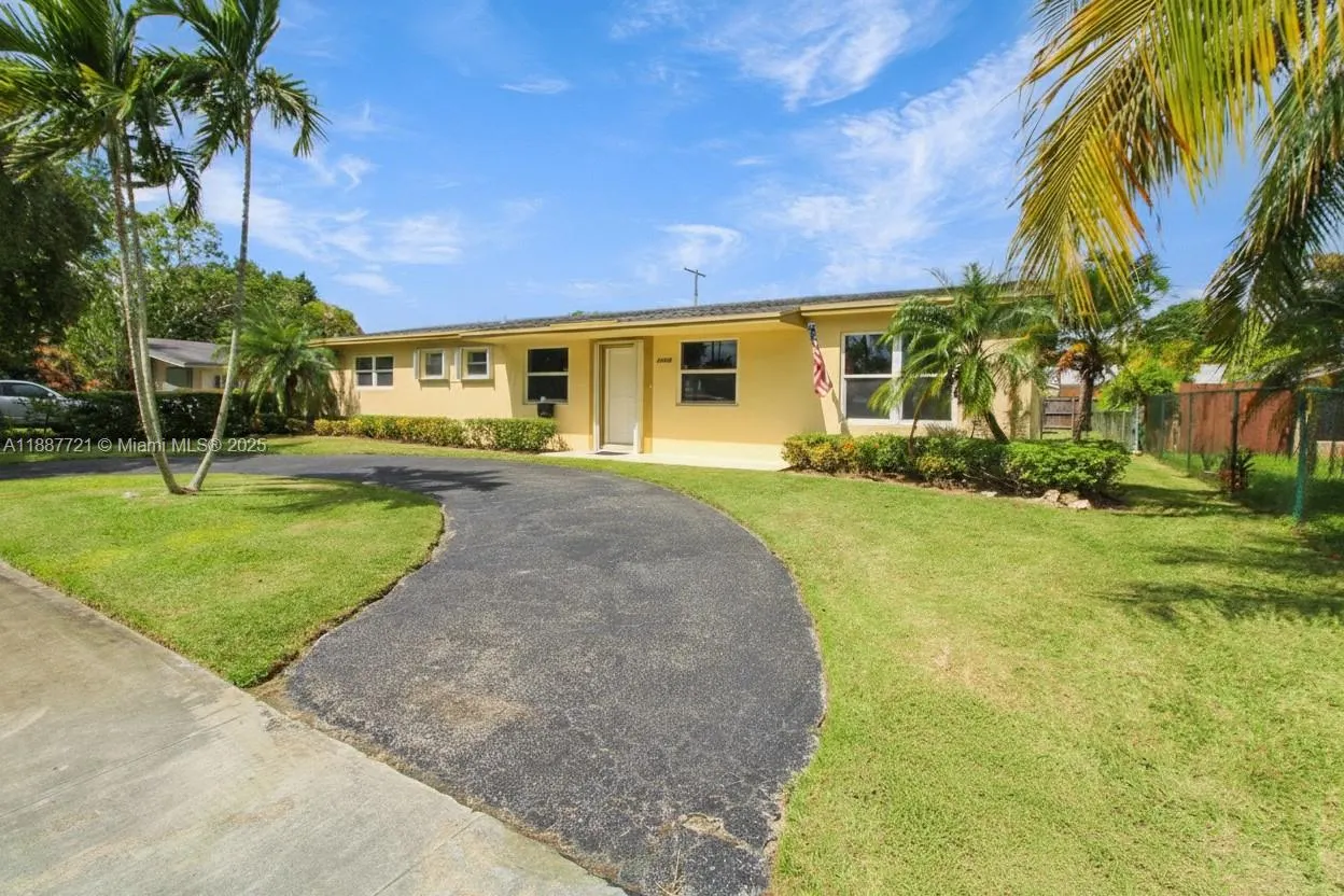 19550 Belview Dr