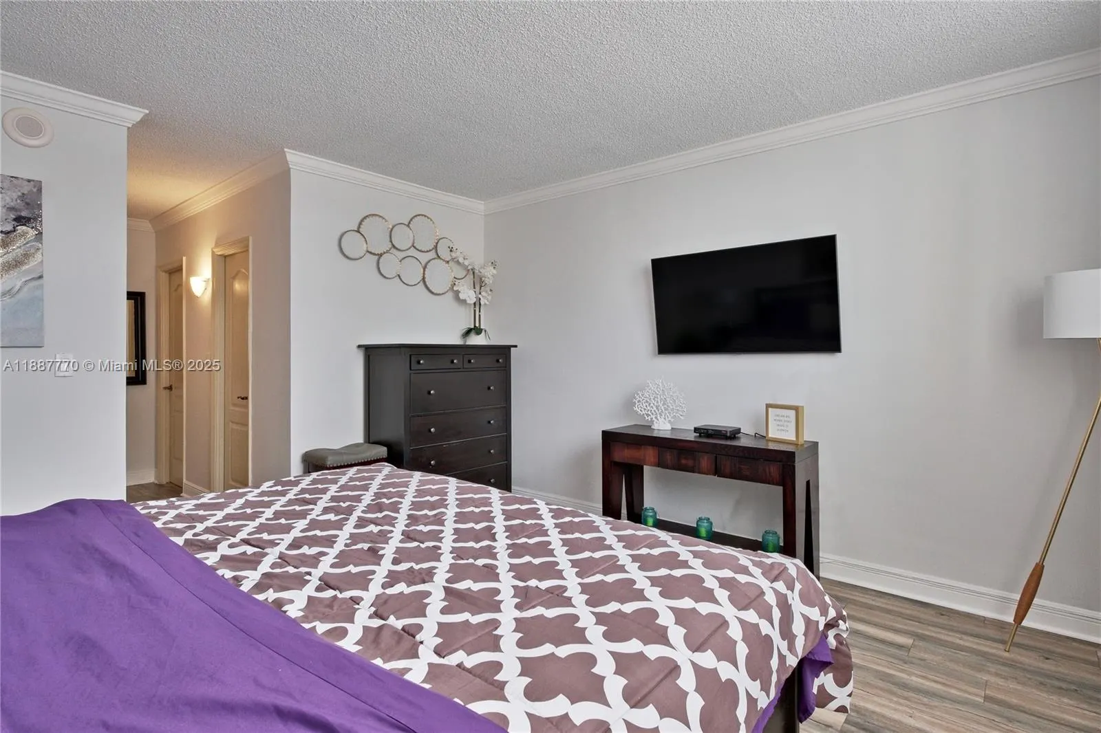 19370 Collins Ave, #919
