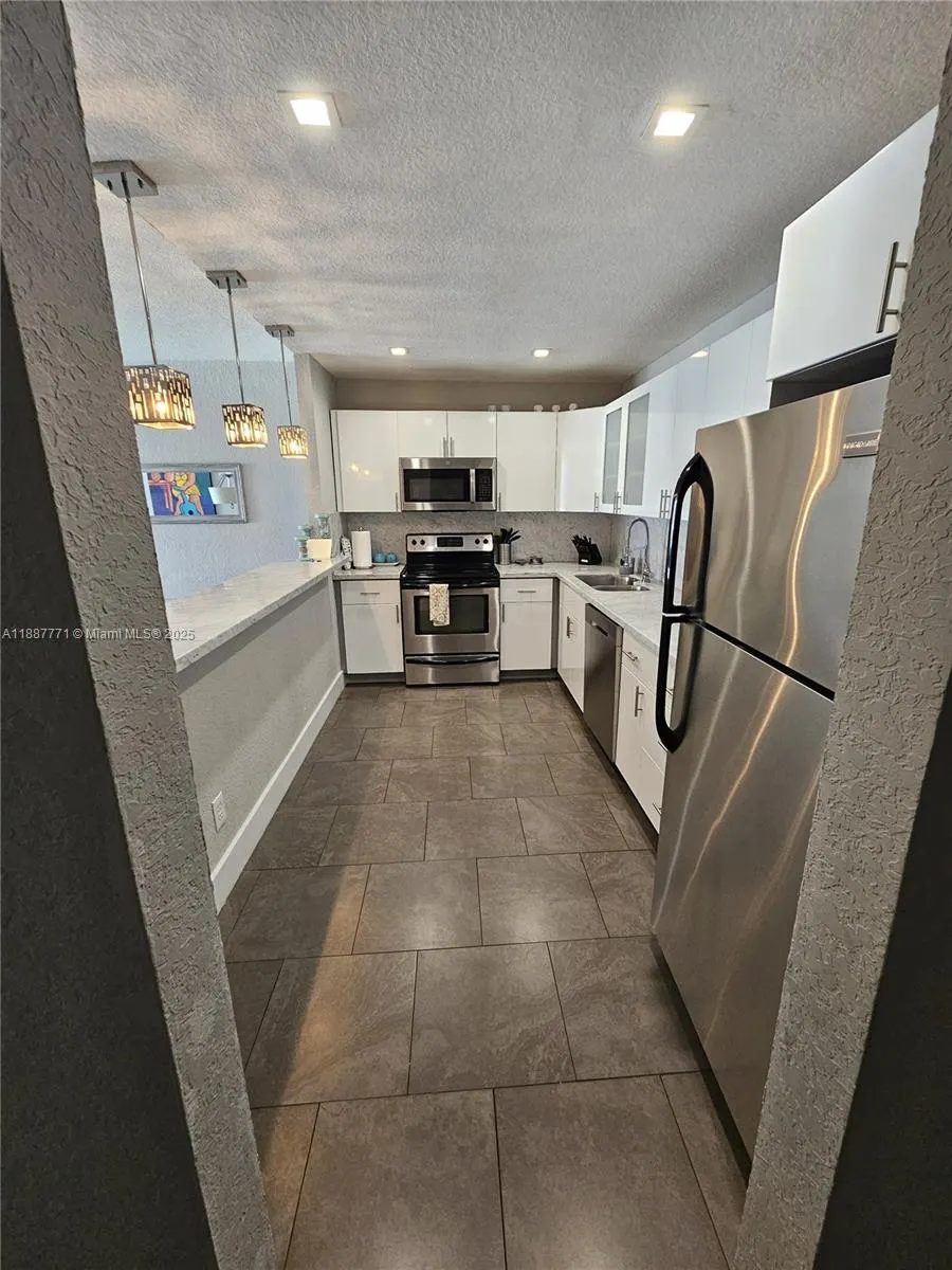 19370 Collins Ave, #1502