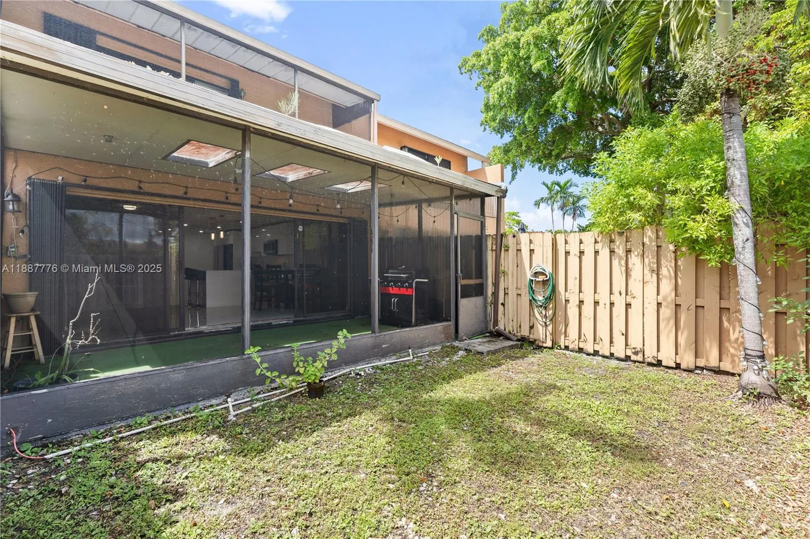 8033 NW 29th STREET
