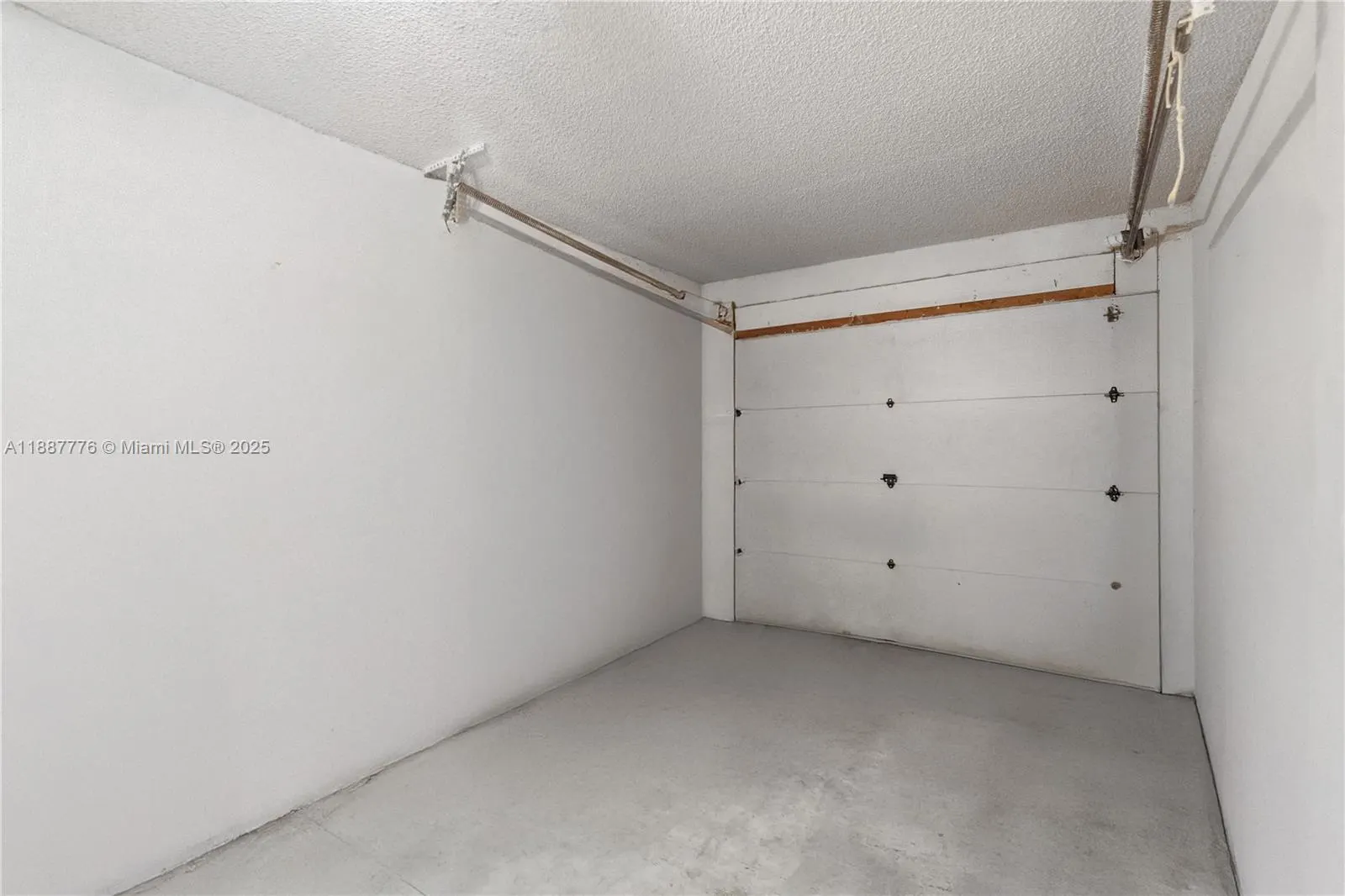 8033 NW 29th STREET
