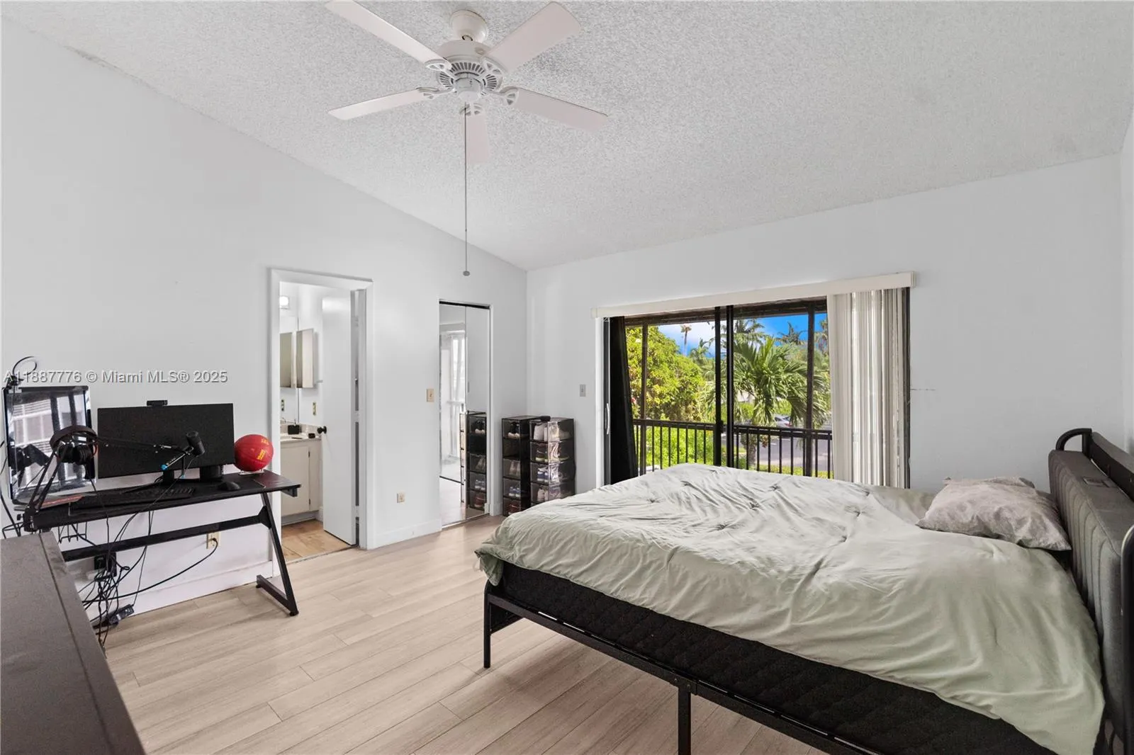8033 NW 29th STREET