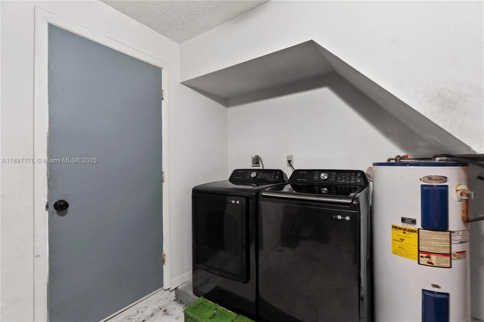 8033 NW 29th STREET