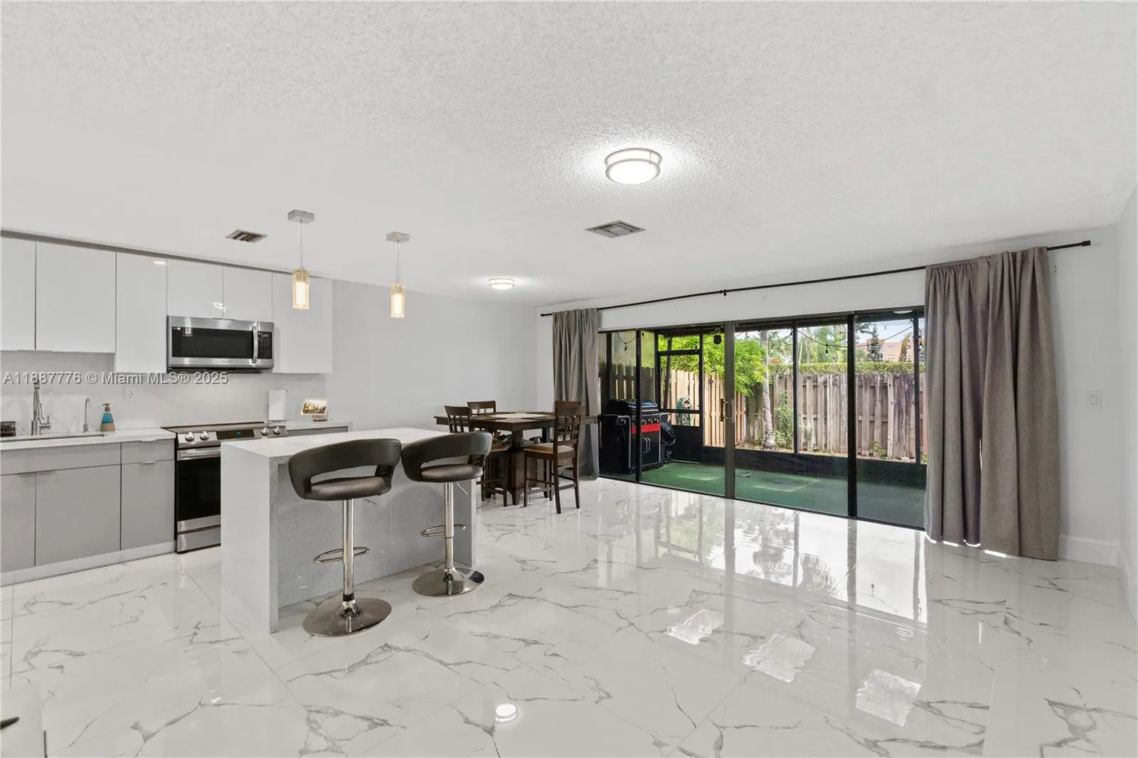 8033 NW 29th STREET